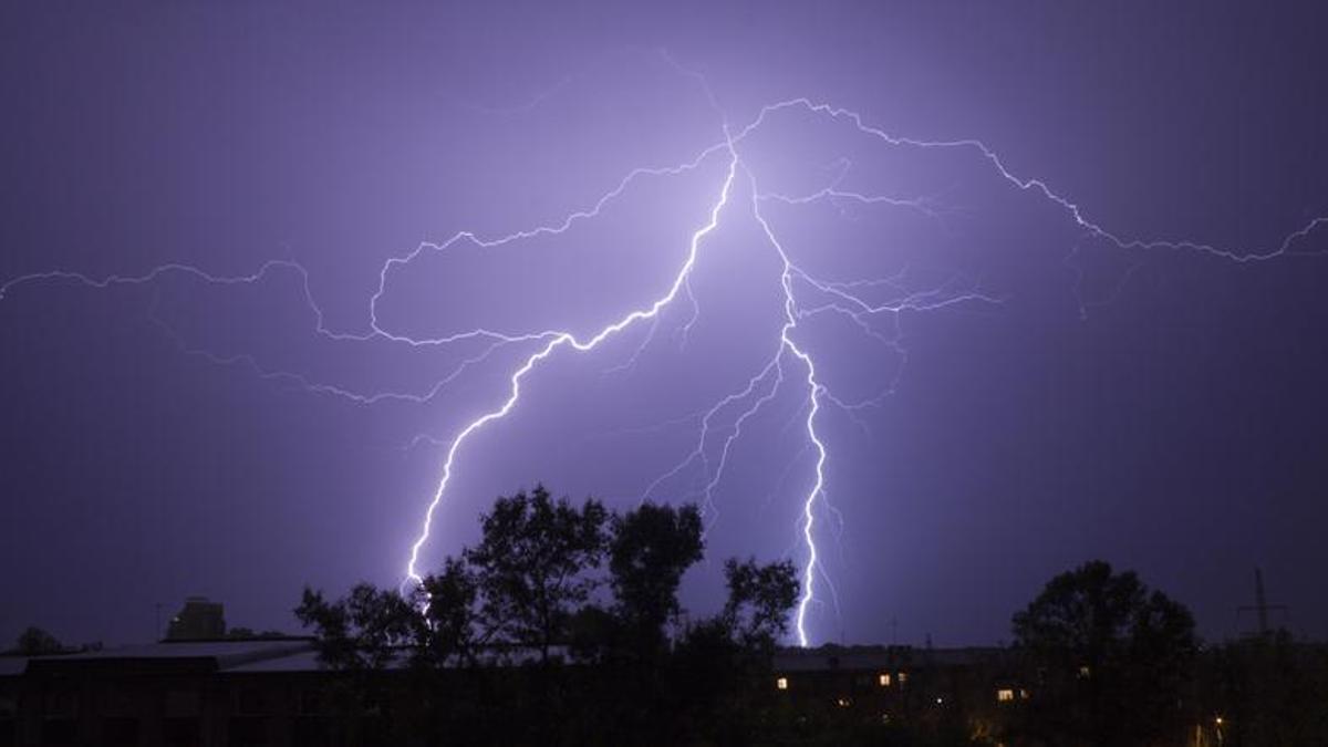 Güney Afrikada yıldırım düşmesi sonucu can pazarı:…