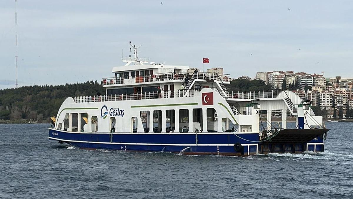 Bozcaada ve Gökçeadada feribot seferlerine fırtına engeli
