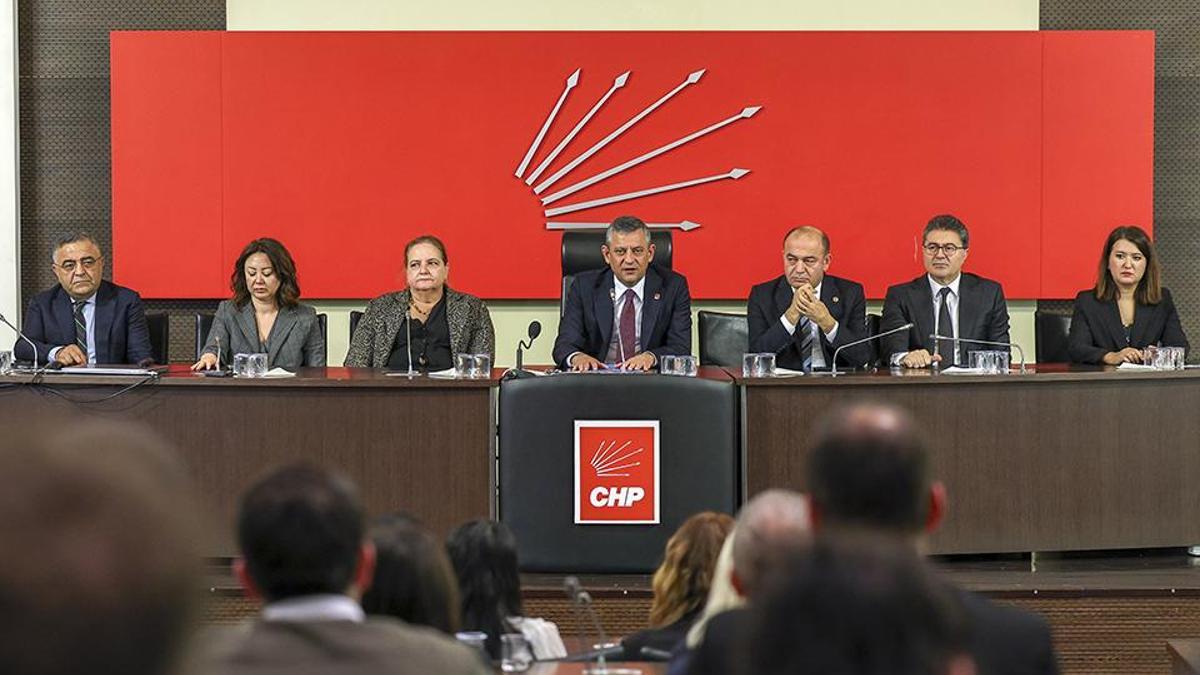 CHP'de toplantı trafiği