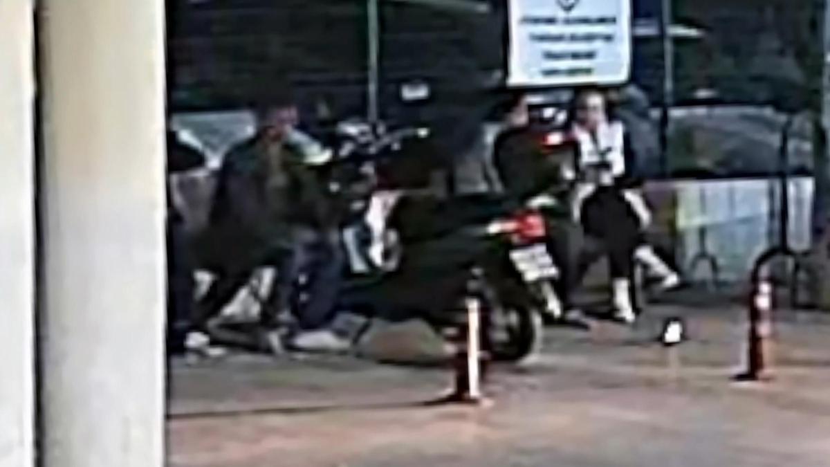 Refakatçi gibi gittikleri hastanenin otoparkından 3 motosiklet çaldılar
