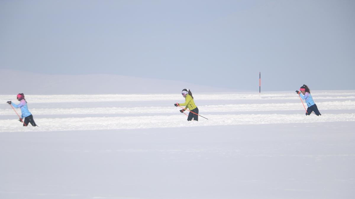Yüksekovalı kayakçılar, eksi 21 derecede Türkiye elemelerine hazırlanıyor