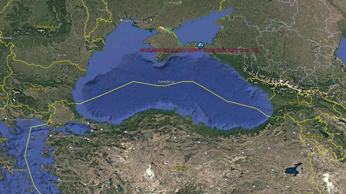 Karadeniz'de Türk gemisi karaya oturdu; 3'ü Türk 11 mürettebat kurtarıldı