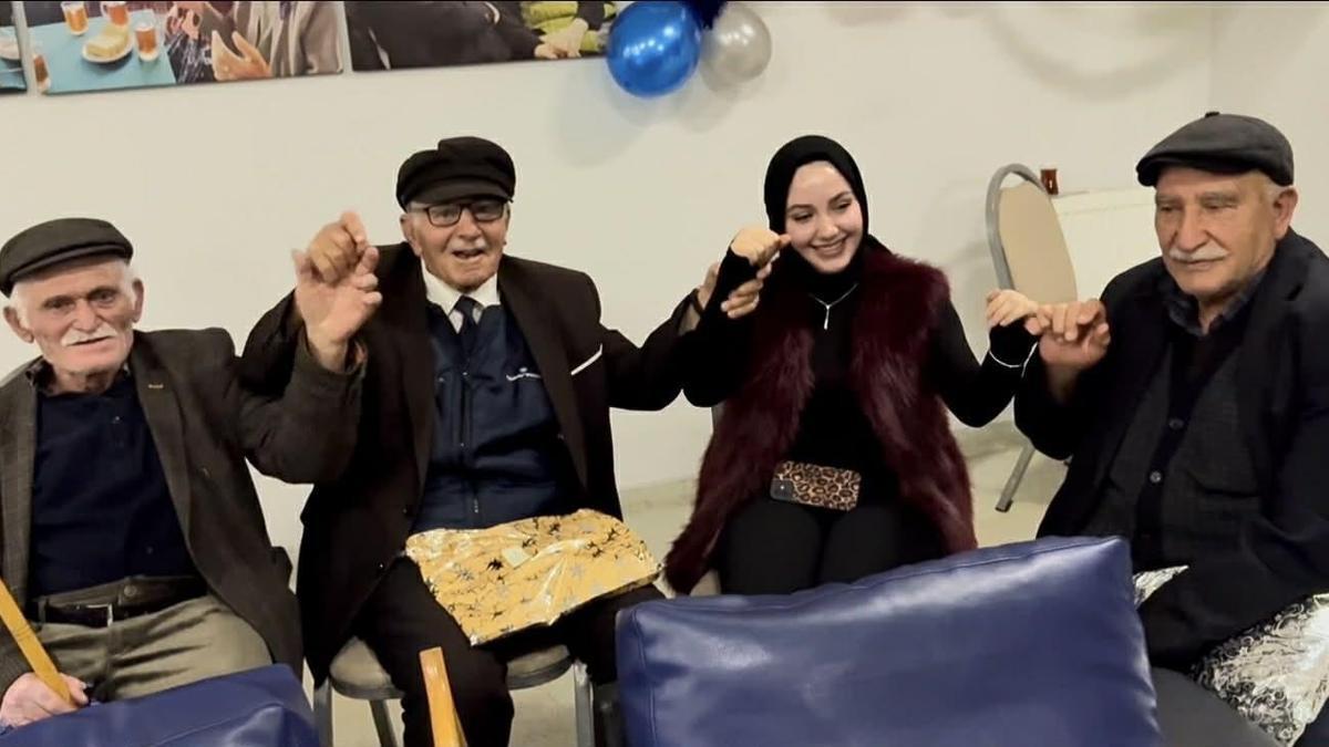 Artvinde yaşlılara vefa gecesi yürekleri ısıttı