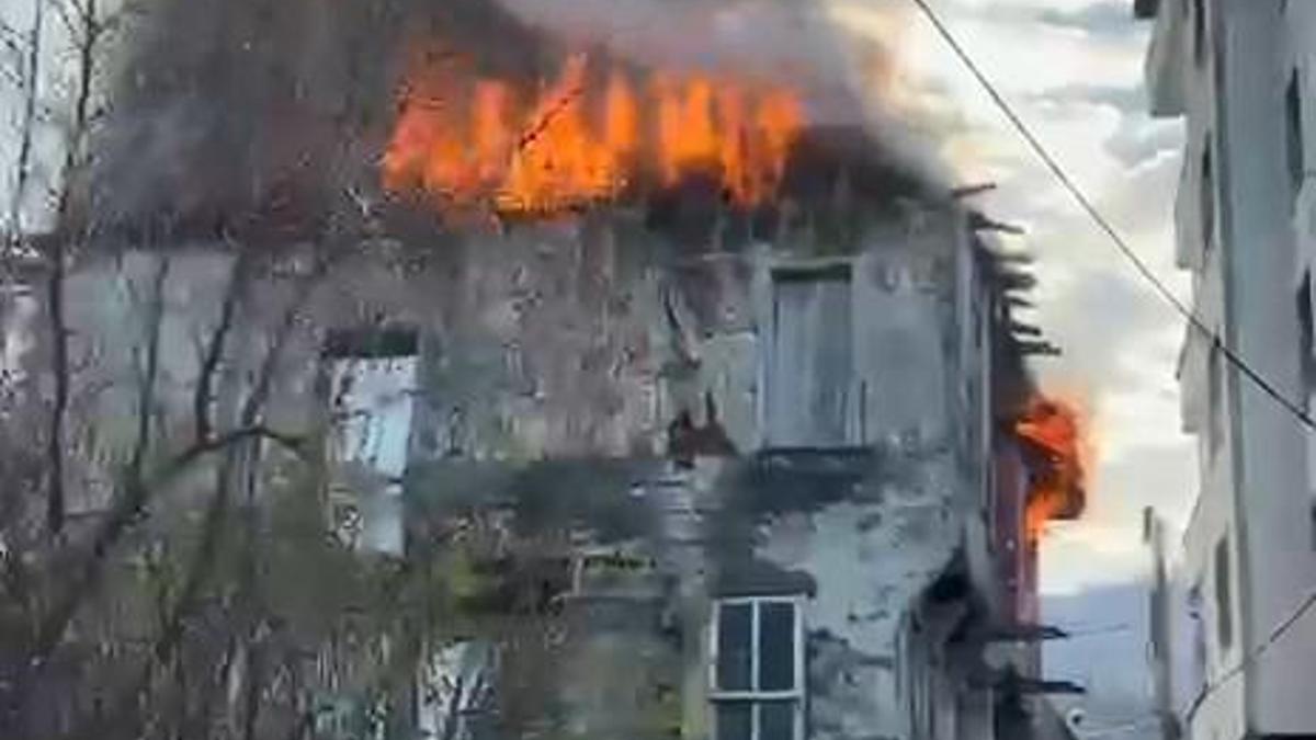 Kocaelide 3 katlı binada yangın