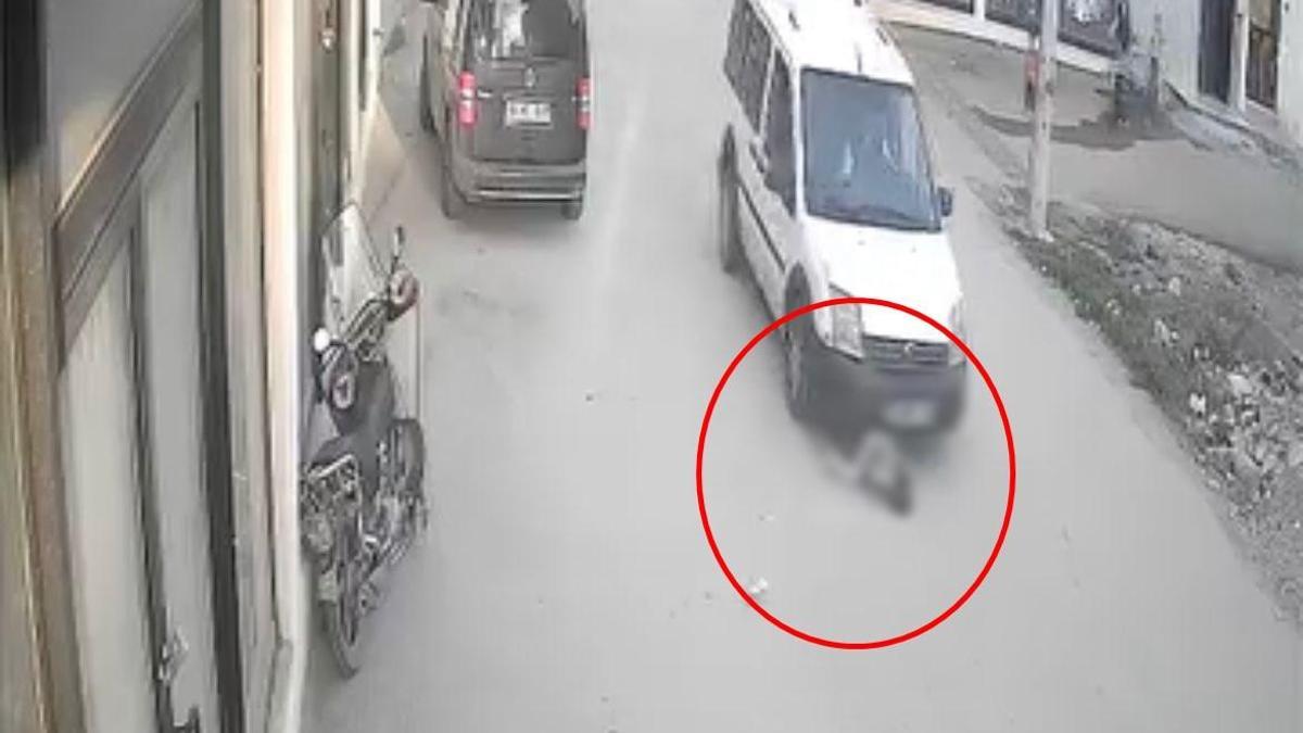 Yola fırlayan 2 yaşındaki çocuğa hafif ticari araç çarptı