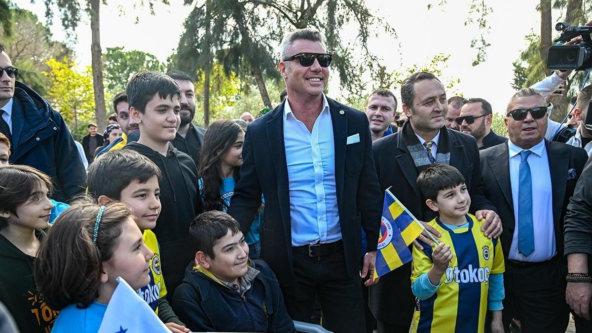 Fenerbahçe Başkanı Sadettin Saran, Adana'da bir ilkokulu ziyaret etti