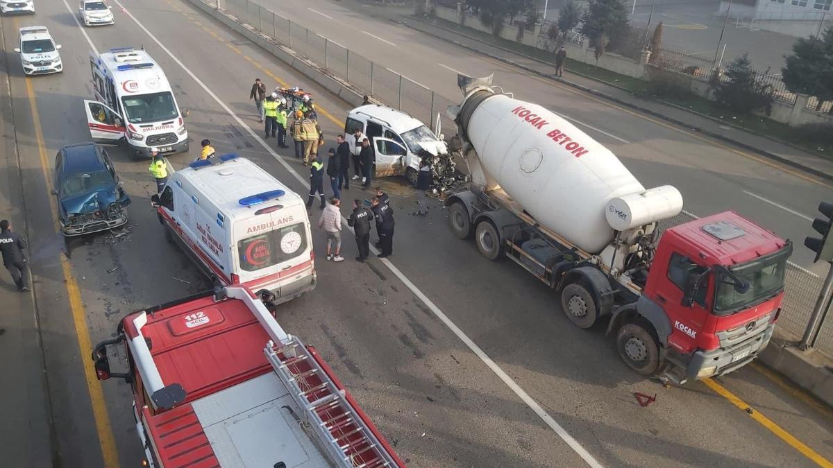 Ankara'da yoğun siste 2 kaza, 5 yaralı