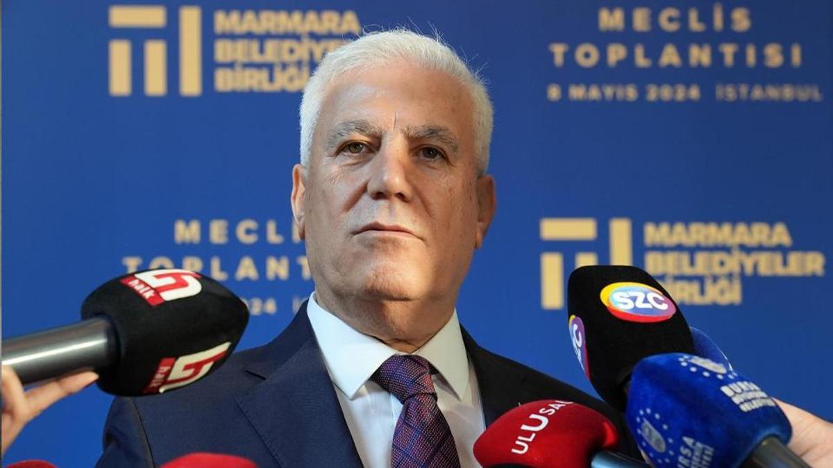 Bursa Büyükşehir Belediye Başkanı Mustafa Bozbeye yumruklu saldırı