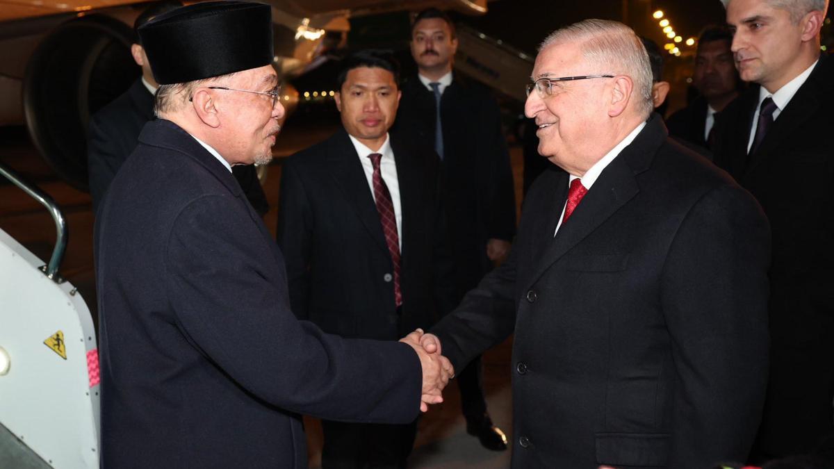 Bakan Güler, Malezya Başbakanı İbrahim'i karşıladı