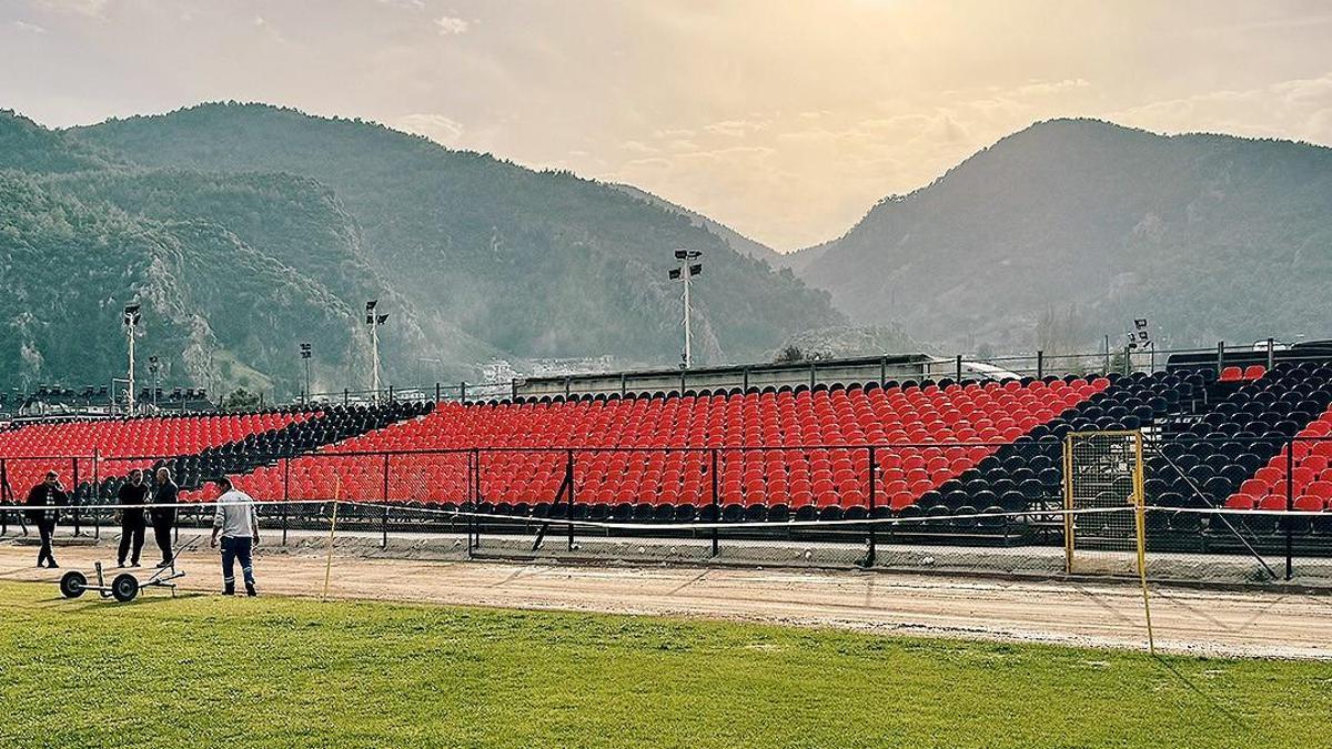 Fethiyespor'da Galatasaray maçı öncesi zemin önlemi