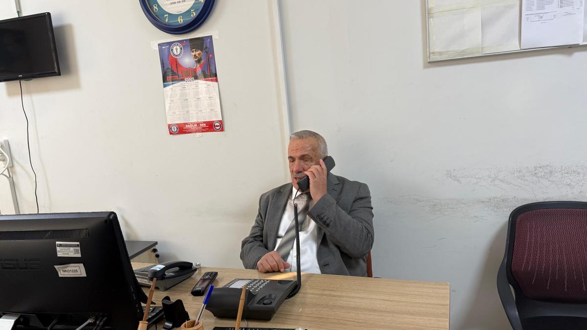 Görme engelli santral görevlisi, hastanenin sesi oldu