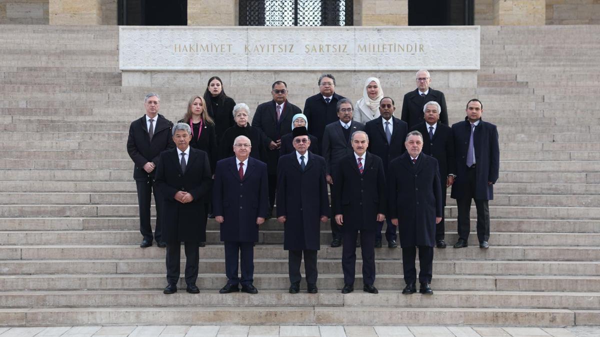 Malezya Başbakanı Enver İbrahim, Anıtkabir'i ziyaret etti