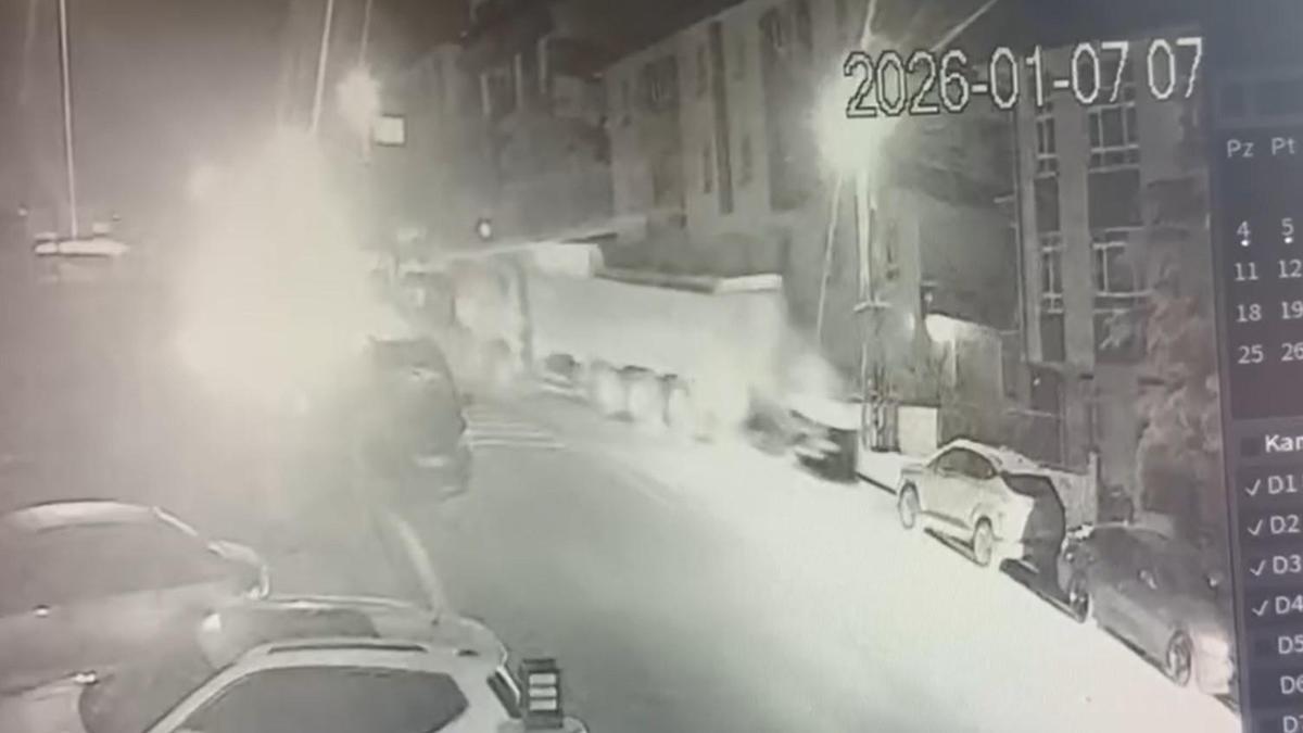 Kamyonla 3 araca çarpıp kaçtı; o anlar kamerada