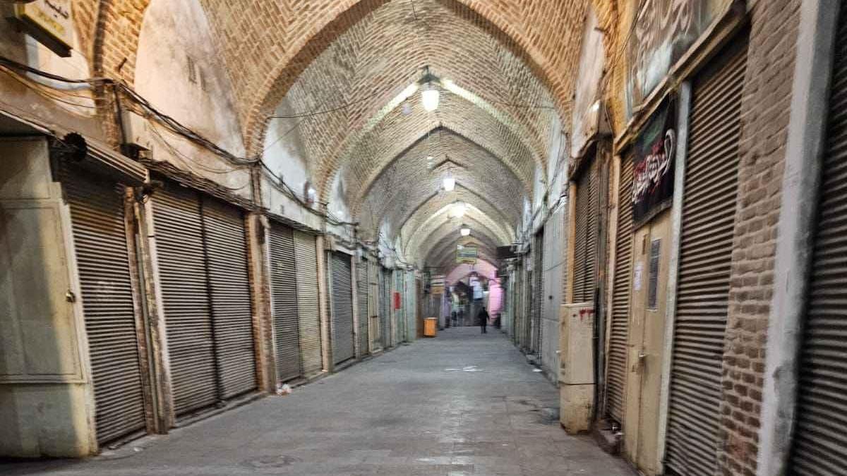 Tebriz Kapalı Çarşı'da esnaf kepenk kapattı