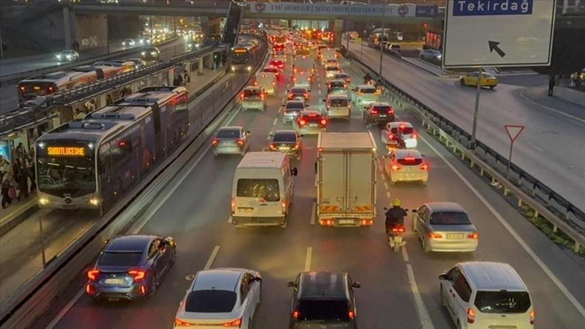 İstanbul'da trafik yoğunluğu yüzde 80'e çıktı