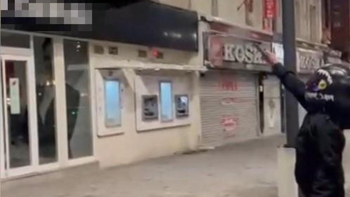 İstanbul- Fatih'te iş yeri kurşunlayıp cep telefonuyla kaydeden şüpheliler kaçarken polise silah çekti; 4 şüpheli tutuklandı