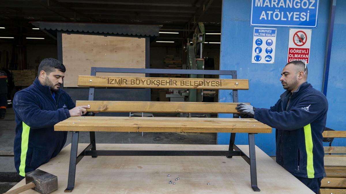 İzmir Büyükşehir Belediyesi, geri dönüşümle kent donatılarını yeniliyor