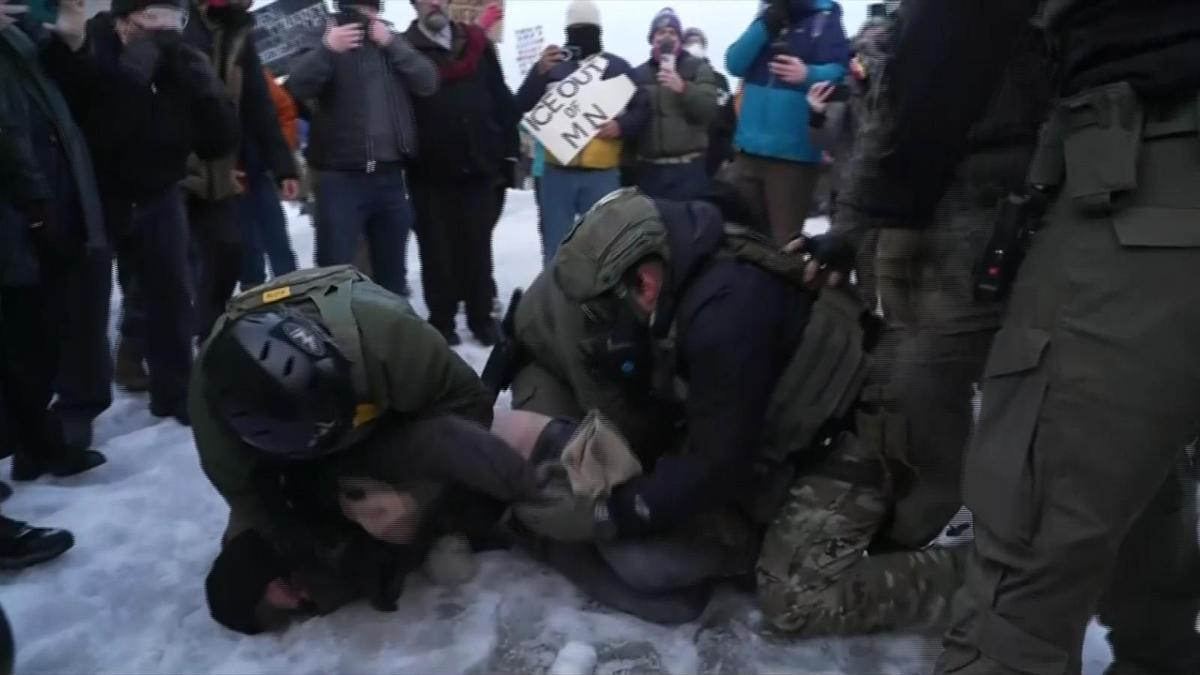 ABD'de sıcak anlar! ICE polisleri ABD'li kadını vurdu, Minneapolis'te öfke büyük: Eylemcilere şiddet...