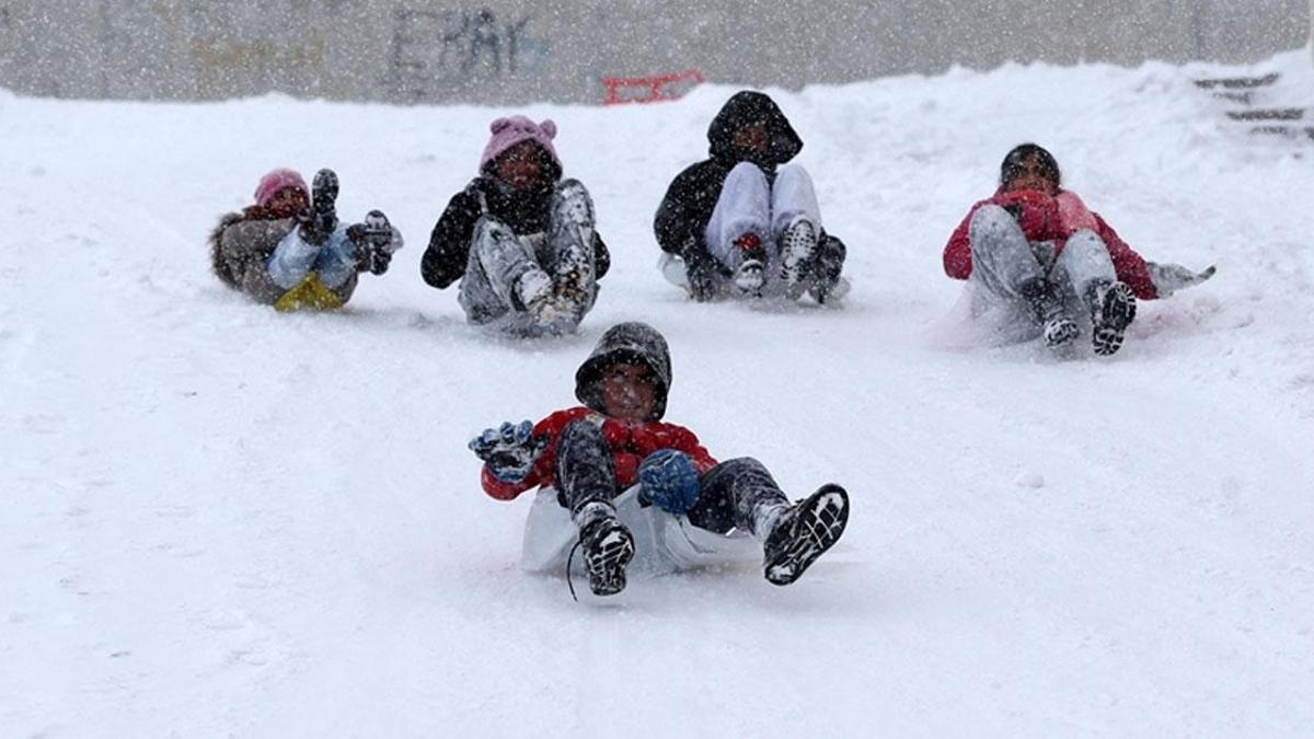 Valilik duyurdu: Tunceli'de eğitime kar engeli