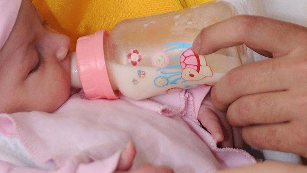 Gıda zehirlenmesine neden olabilir Türkiye dahil 50'den fazla ülkede bebek maması krizi: Piyasadan toplatılıyor