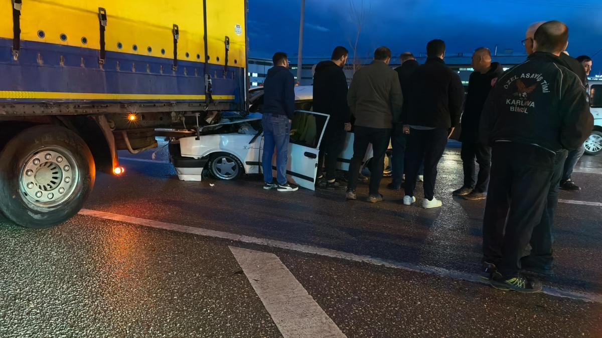 Bursada TIR ile otomobil çarpıştı: 1 yaralı