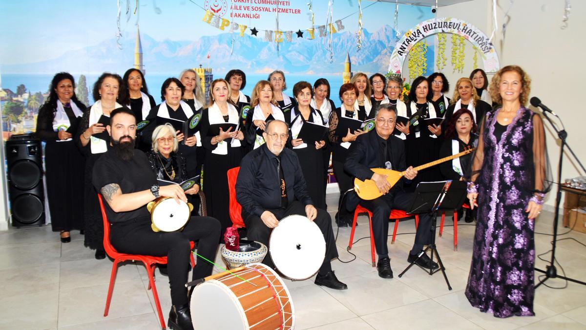 Huzurevinde türkü konseri