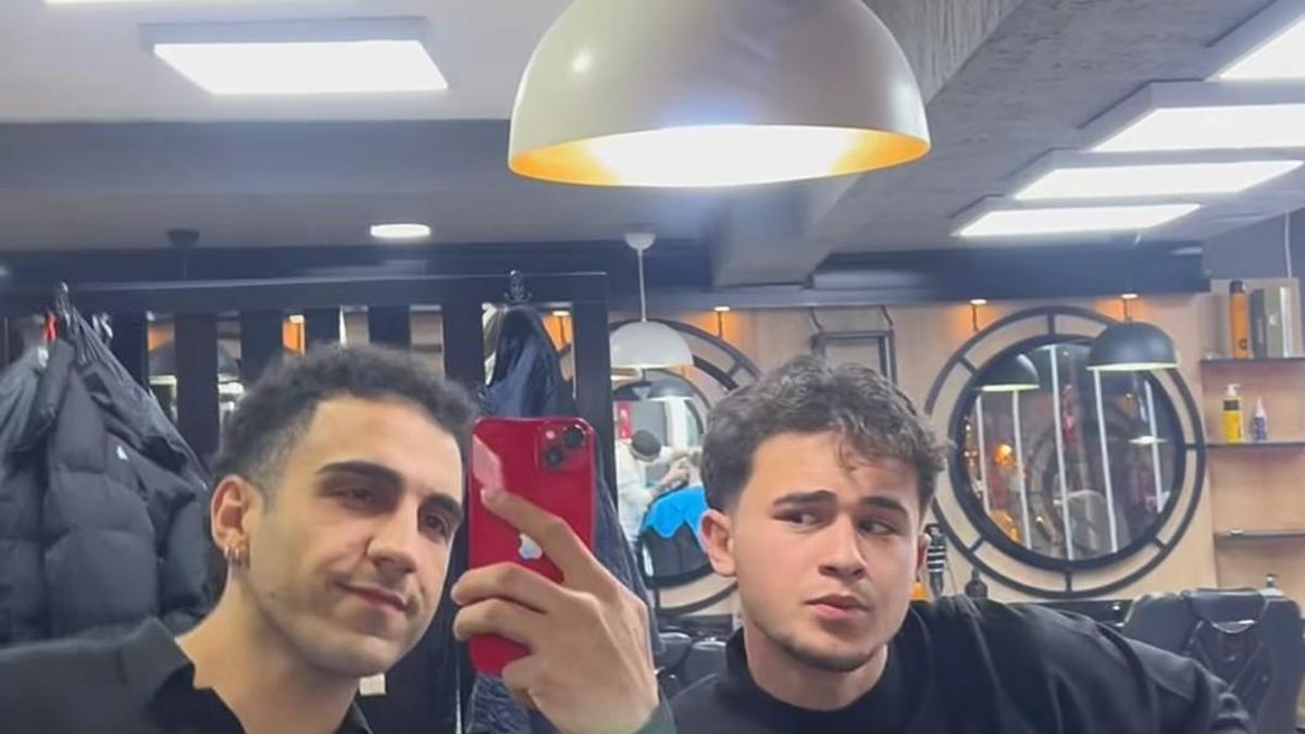 Lösemili arkadaşlarına destek için saçlarını kestirdiler