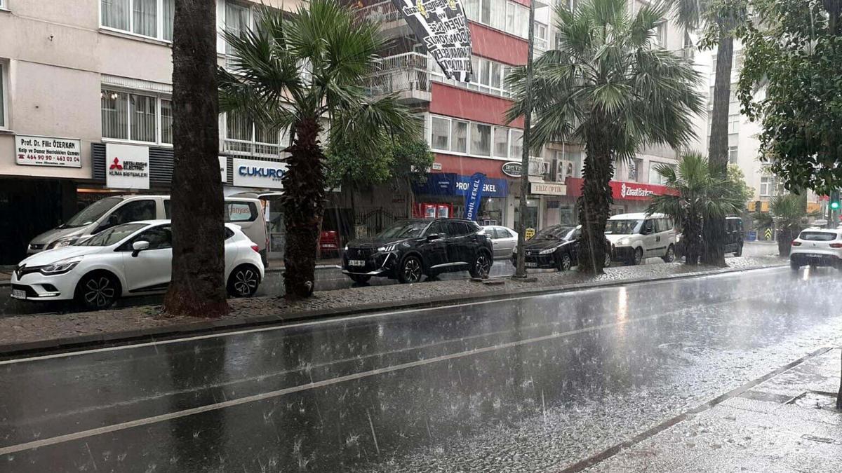 İzmir için kuvvetli sağanak yağmur uyarısı