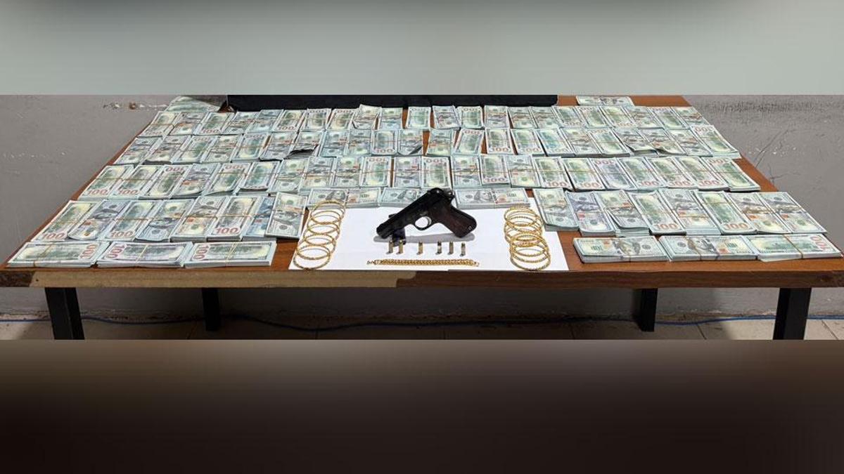 Durdurulan araçtan sahte 1 milyon dolar çıktı: 3 tutuklama