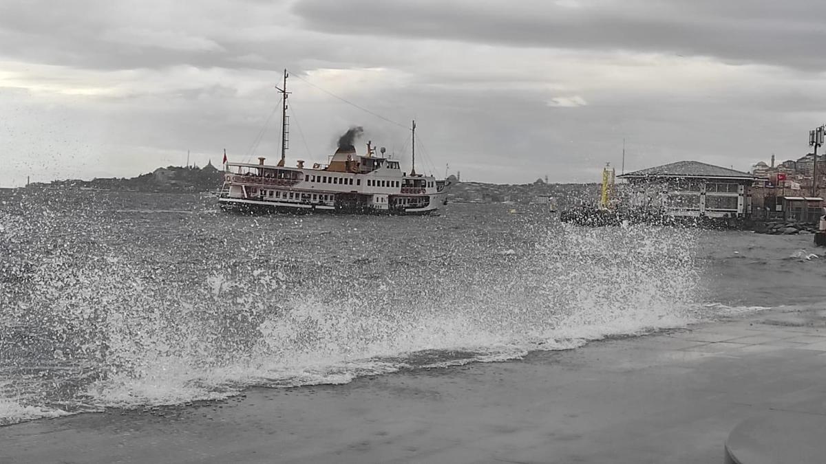 Meteoroloji uyarmıştı: İstanbulda lodos etkili oluyor