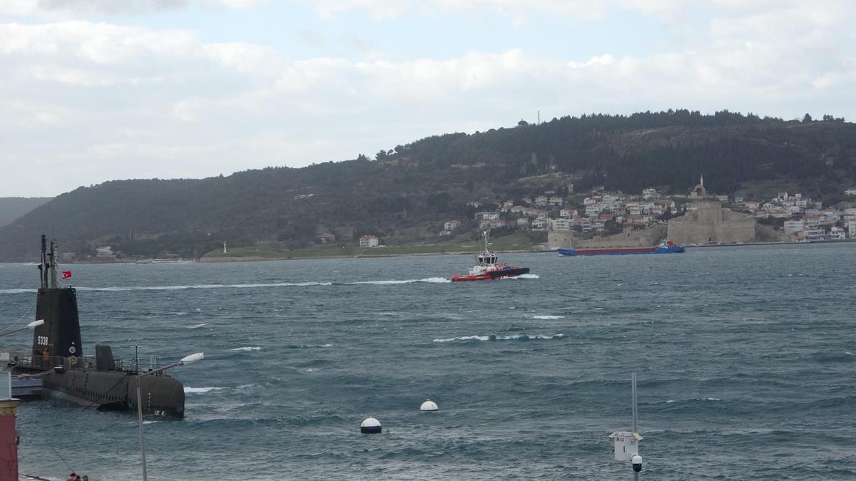 Çanakkale Boğazı fırtına nedeniyle çift yönlü trafiğe kapatıldı