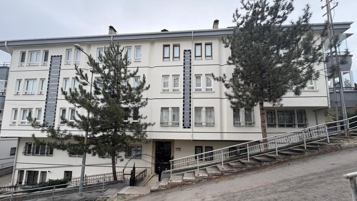 Ankarada kolonlarında hasar tespit edilen bina tahliye edildi