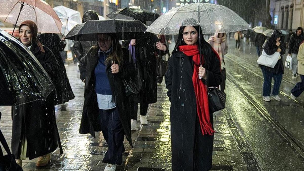 Meteoroloji peş peşe uyarmıştı: İstanbul'da kuvvetli yağmur ve şiddetli rüzgar!