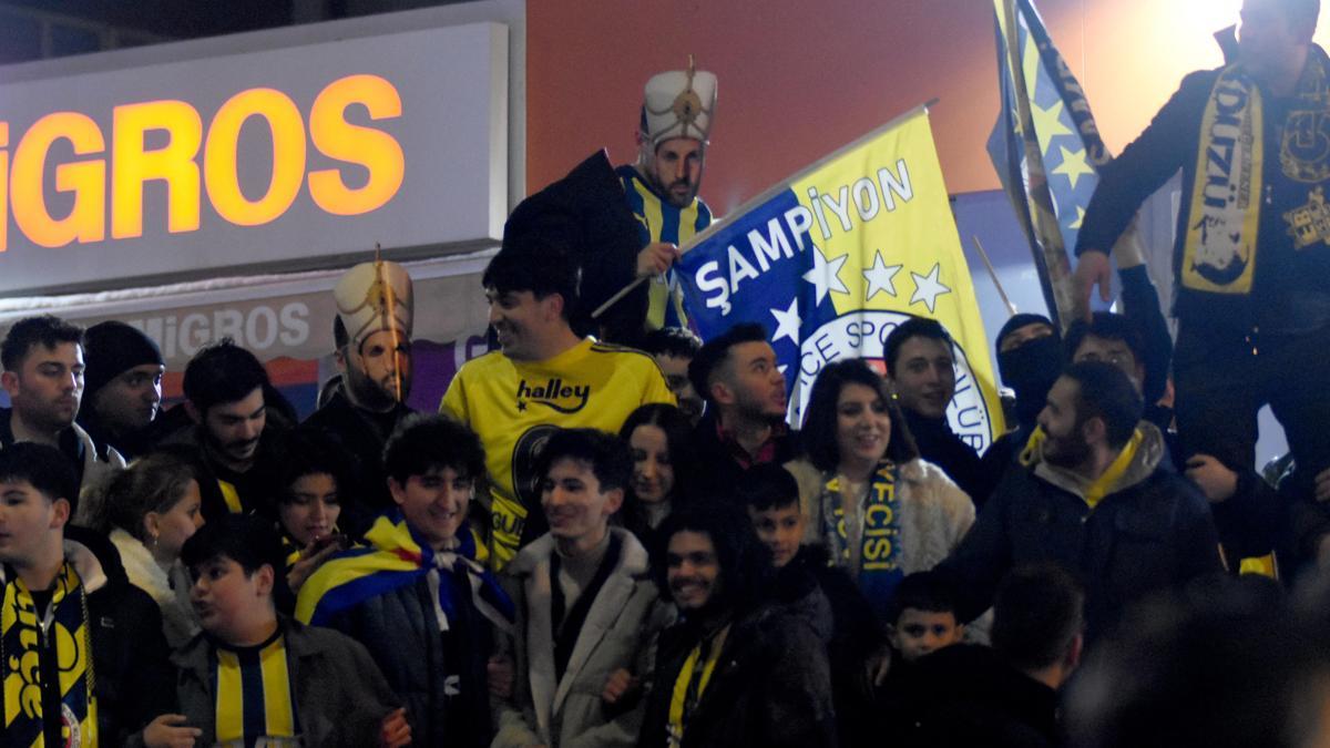 Kayseride Fenerbahçe taraftarları Süper Kupa'yı kutladı