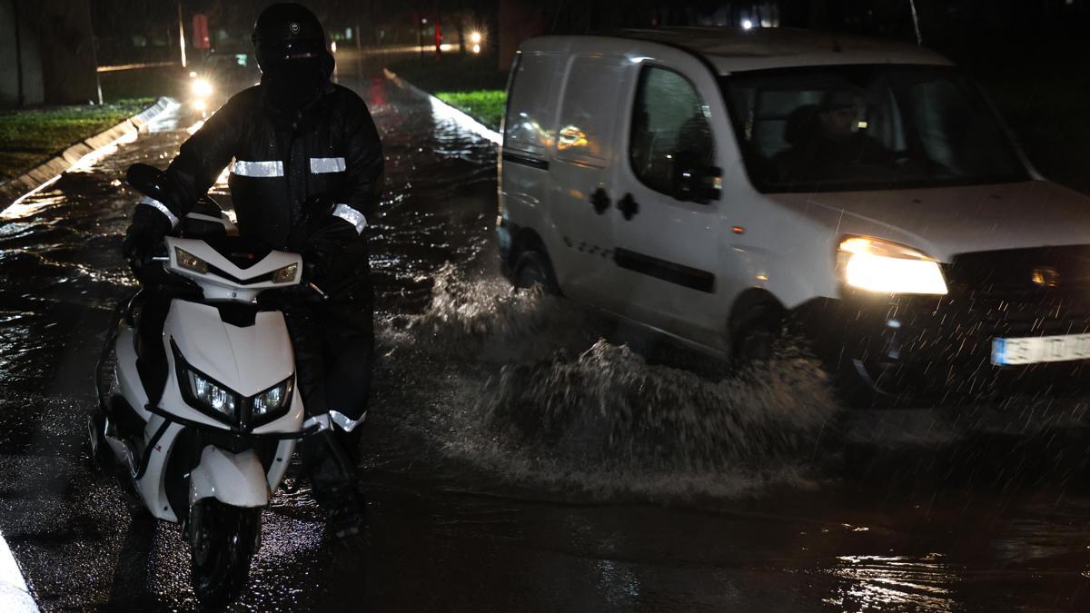 İzmir'de sağanak etkili oldu
