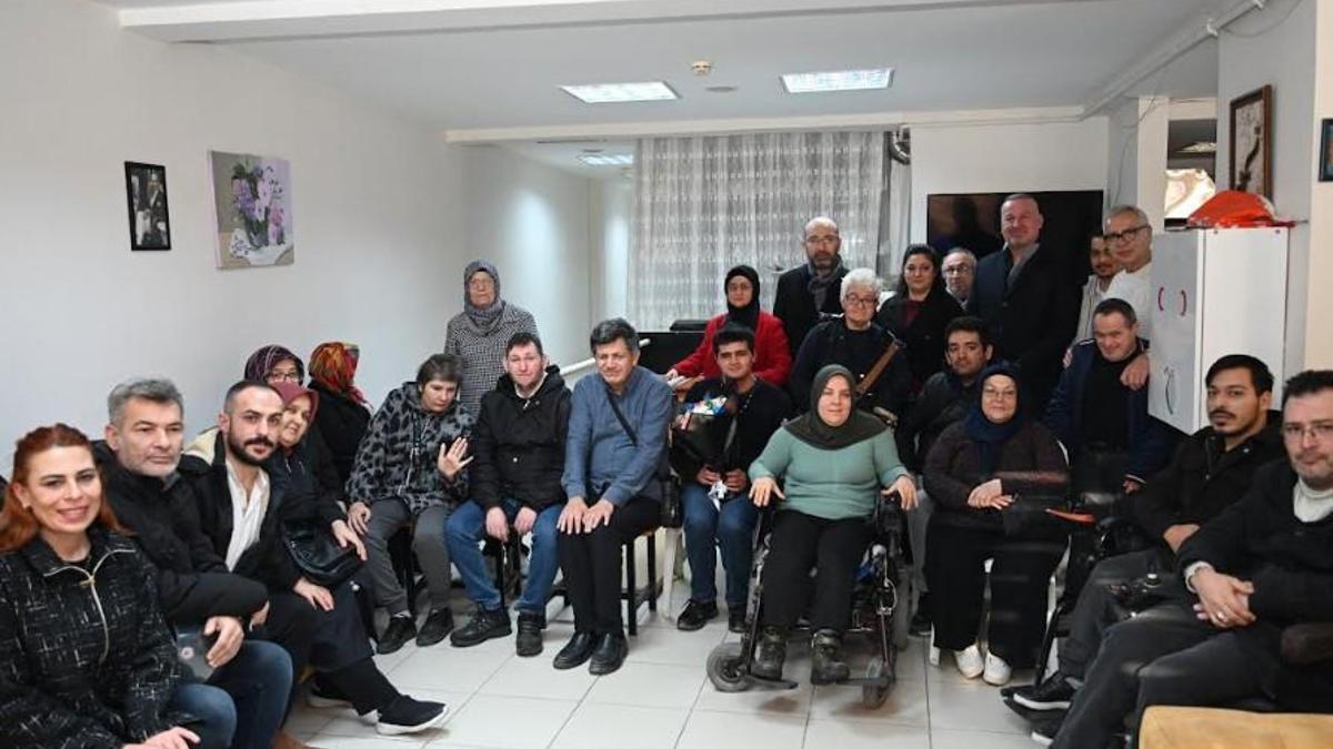 Karacabey Belediye Başkanından engelli bireylere ziyaret