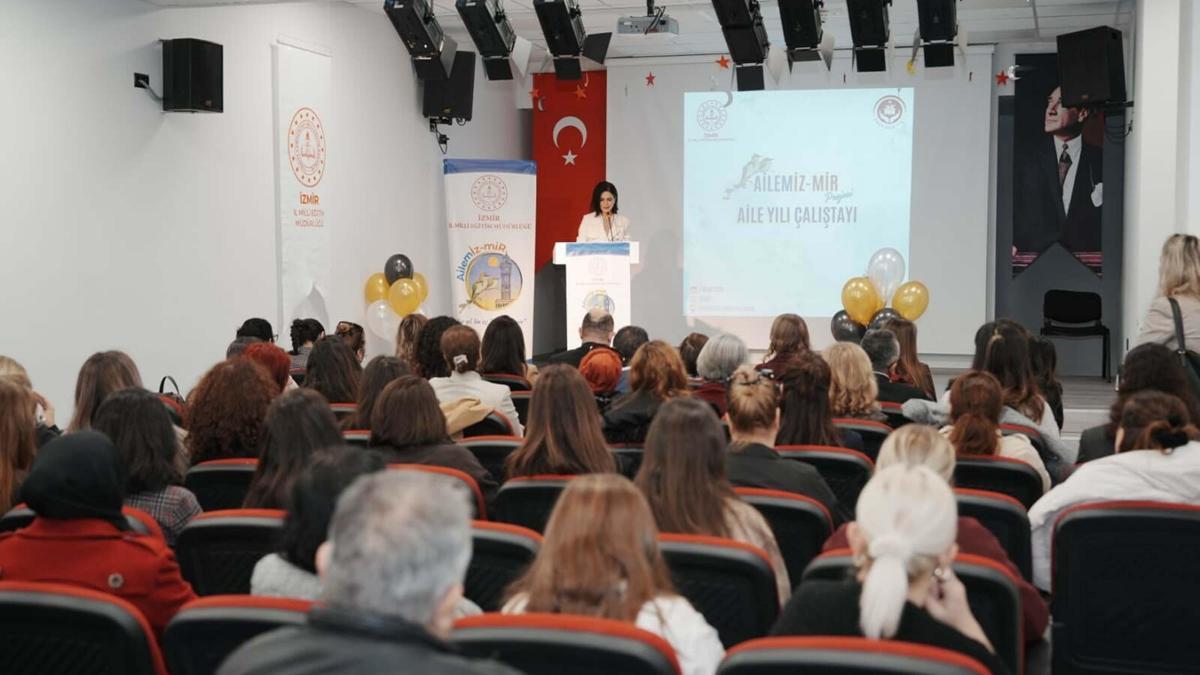 İzmir'de Aile Yılı kapsamında 'Aile Çalıştayı' düzenlendi