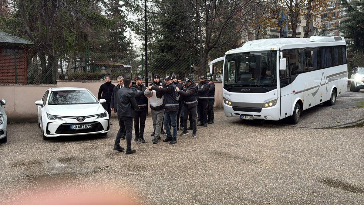 Cesedini kireçleyip havuzun deposunda sakladığı babasını 4 ay önce öldürmüş