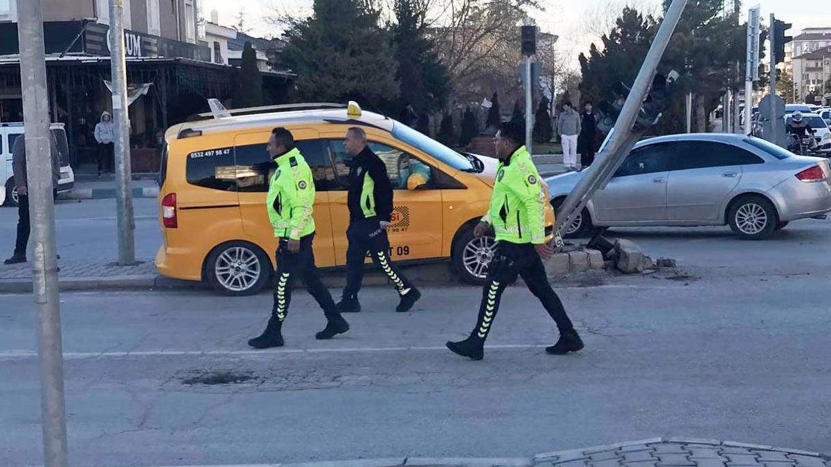 Direksiyonda kalp krizi geçirip, kaza yapan taksi şoförü öldü