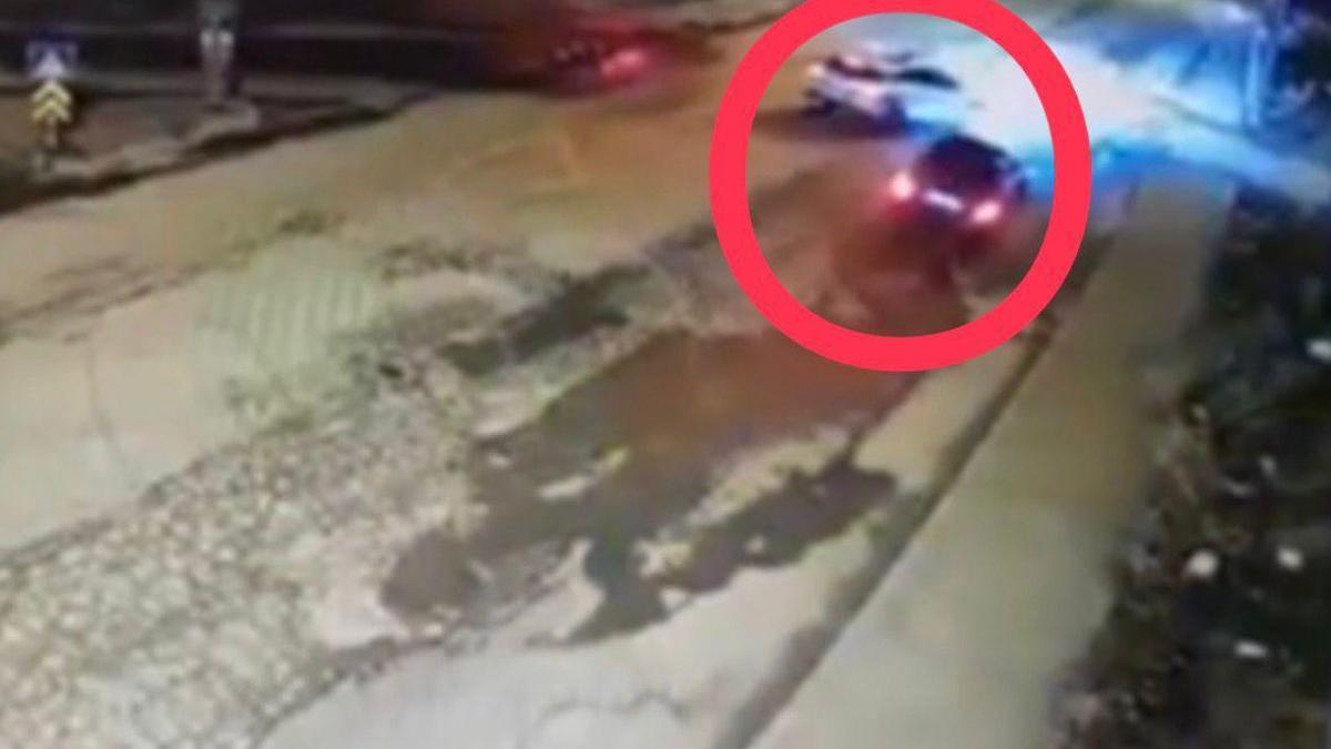 Kaçarken otomobil ile polis aracına çarptı; 3 yaralı