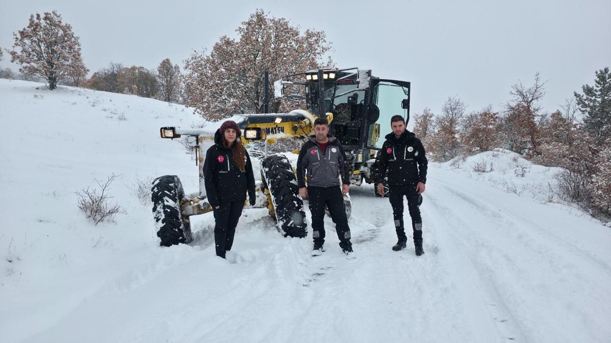 Amasyada 12 köy yolu kardan kapandı