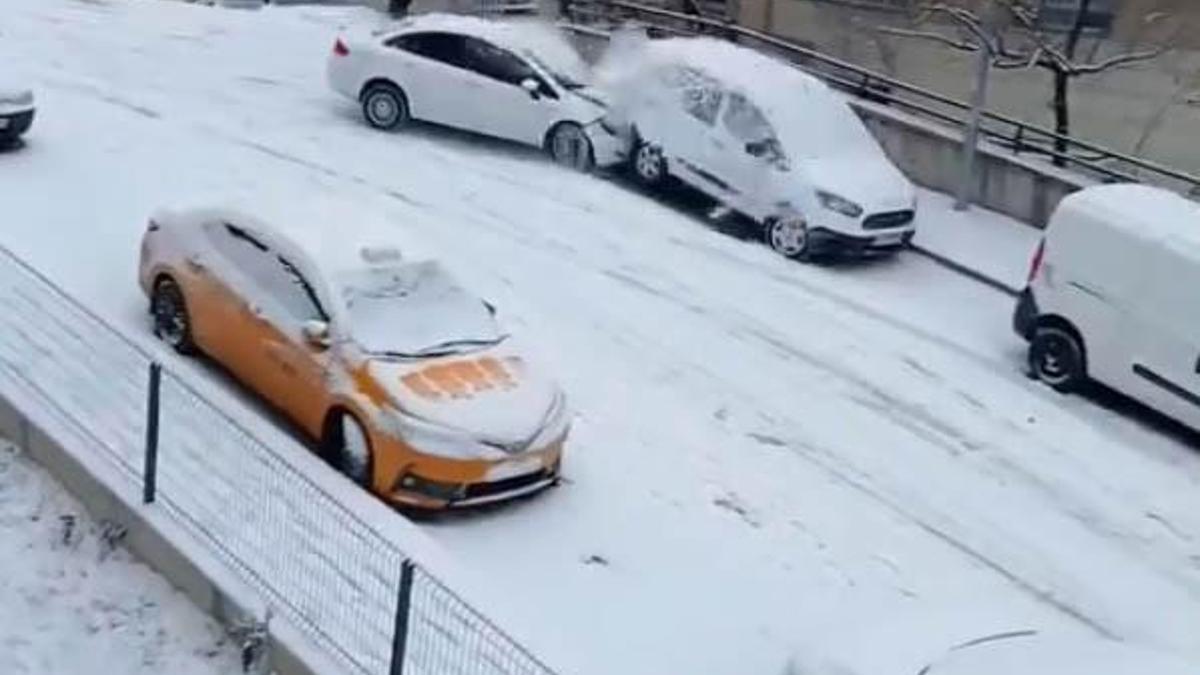 Ankara'nın yüksek kesimlerine kar yağdı