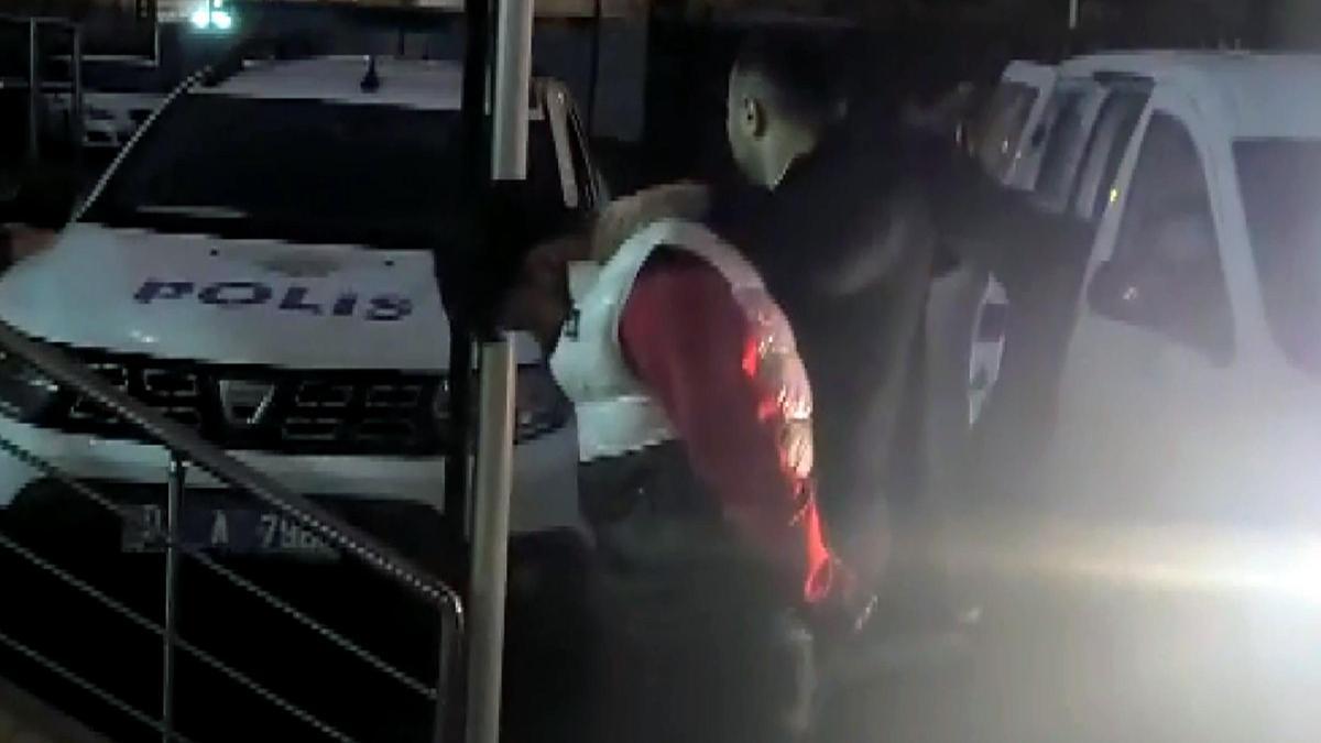 Marketteki deodorantları, arkadaşlarıyla buluşmaya gittikleri için çalmışlar