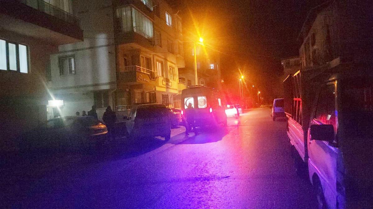 Hava almak için çıktığı balkondan düşen Elif yaralandı