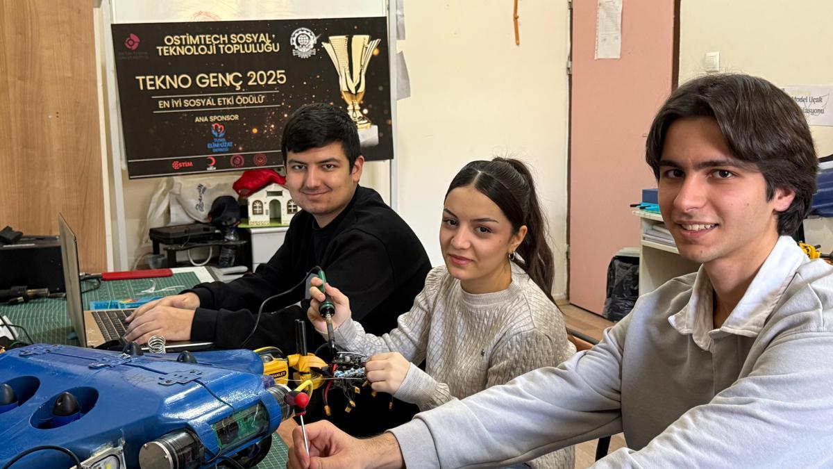 Sevgi Evi'nde yaptıkları su altı aracıyla TEKNOFEST'te ödül aldılar