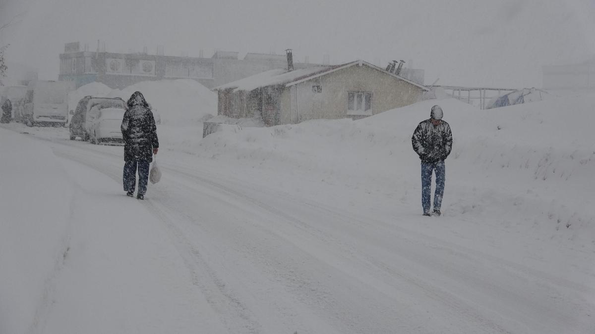 Bitliste kardan 51 köy yolu ulaşıma kapandı
