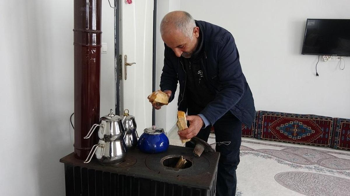 Hane 2 bin kişi ama sadece o yaşıyor... KÖYDE TEK BAŞINA!