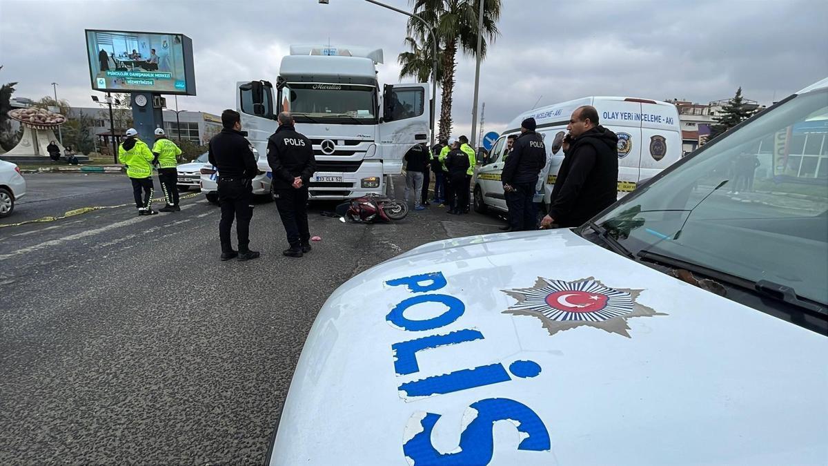 Şanlıurfada TIR ile çarpışan motosikletin sürücüsü öldü
