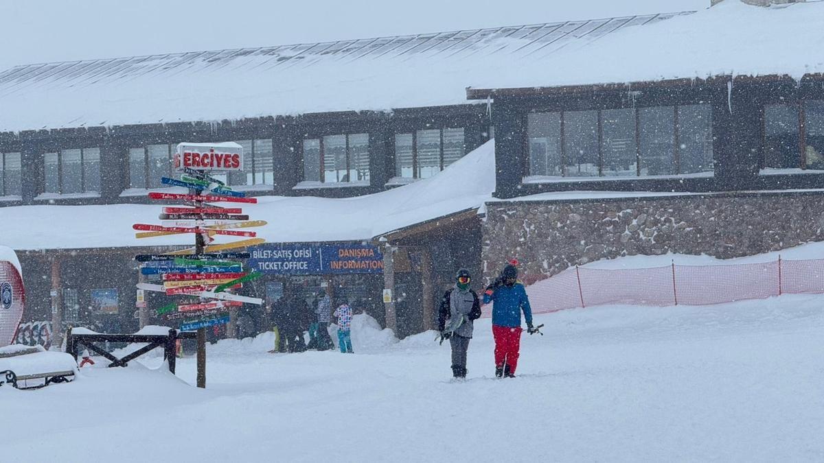 Erciyes Dağında kar kalınlığı 180 santimetreye ulaştı