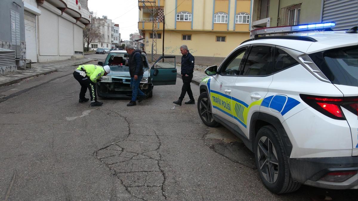 Otomobil ile çarpışan motosikletteki 2 kişi yaralandı